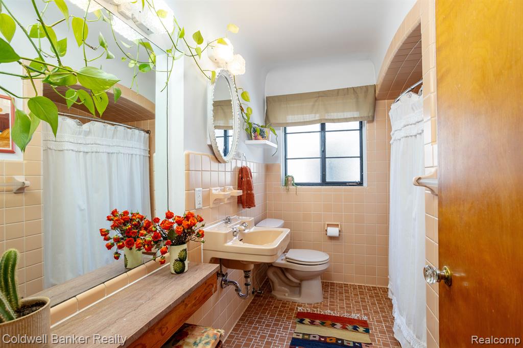 414 Lothrop Road Grosse Pointe Farms, MI 48236 - Photo 11 of 36