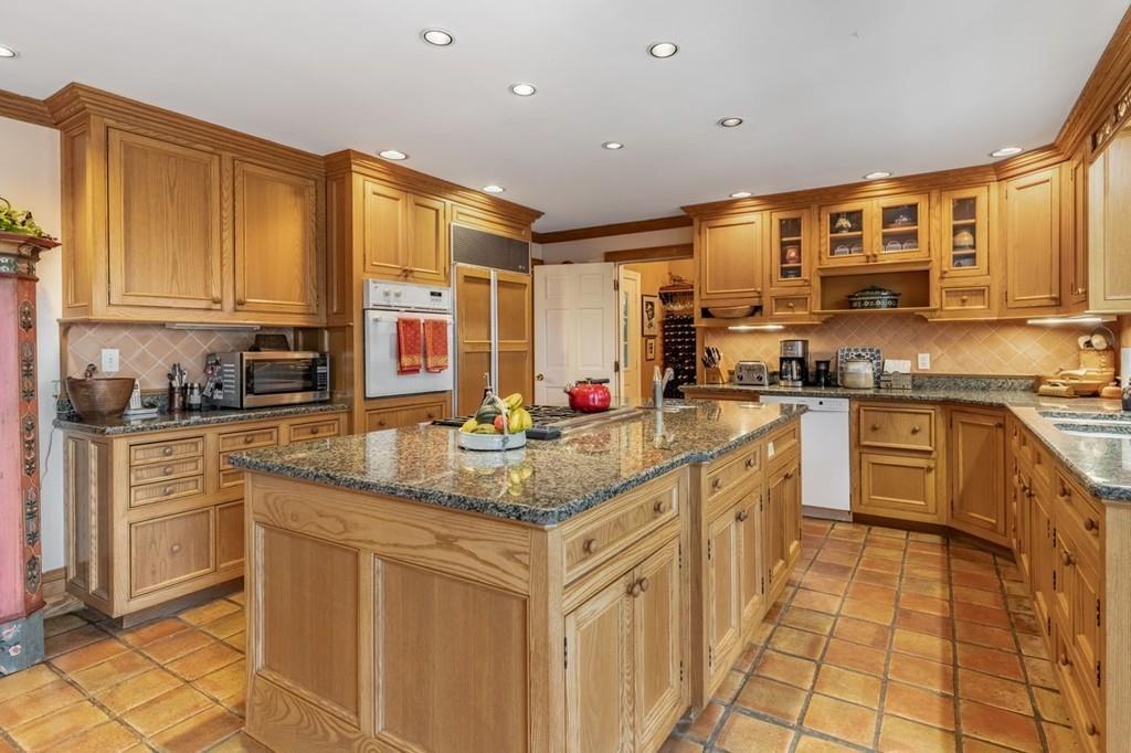 9 Hickory Hill Road Manchester, MA 01944 - Photo 11 of 42 Gallery Image 11