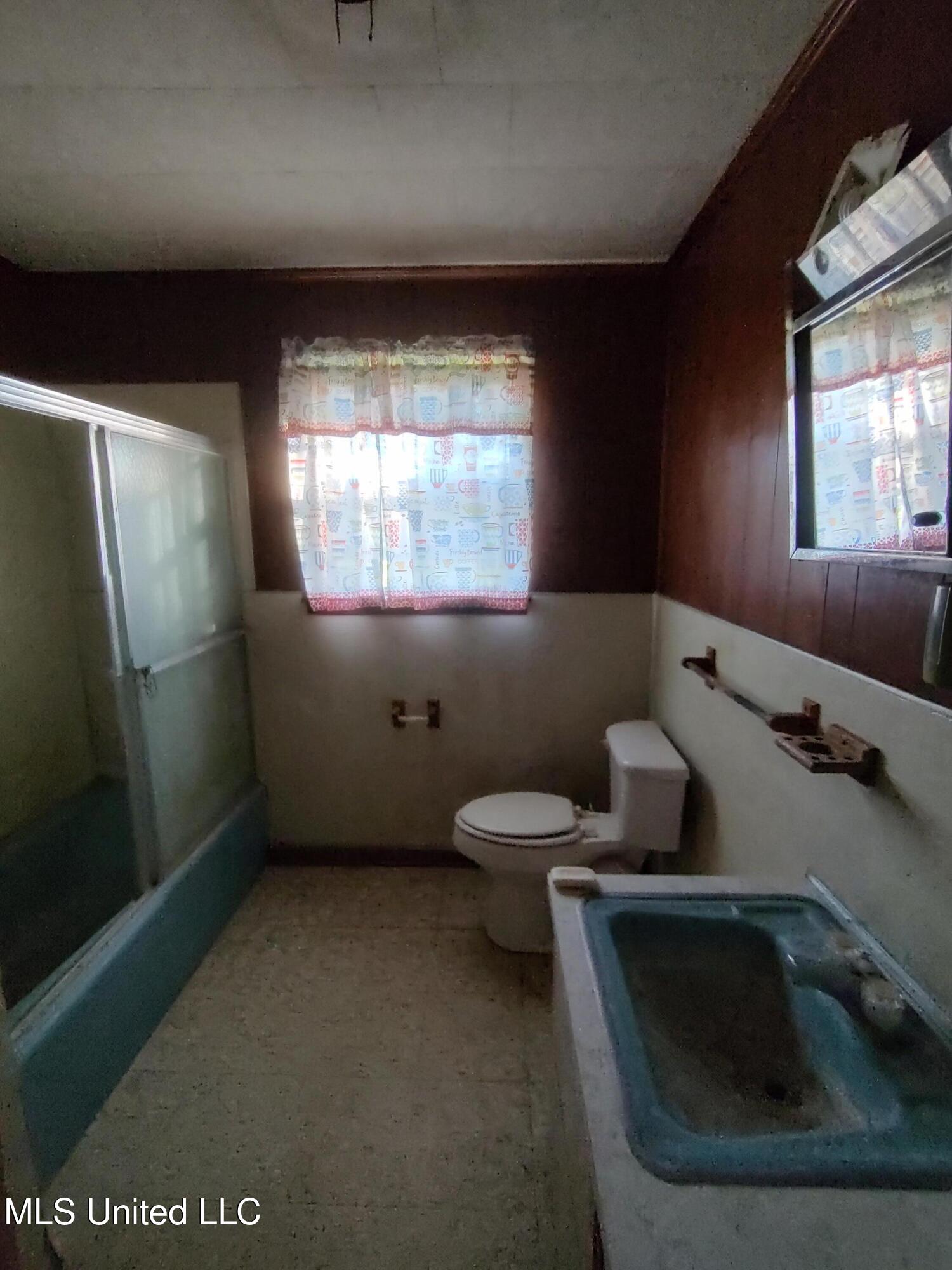 208 Par Road 5A-85 Ferriday, LA 71334 - Photo 16 of 17 bathroom3_154745613_HDR (1)