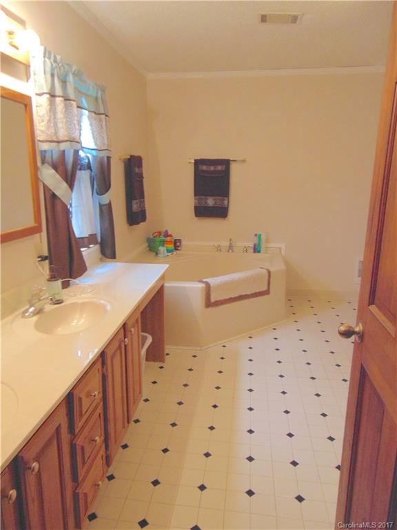 2955 Oddie Road Salisbury, NC 28146 - Photo 18 of 24 Gallery Image 18