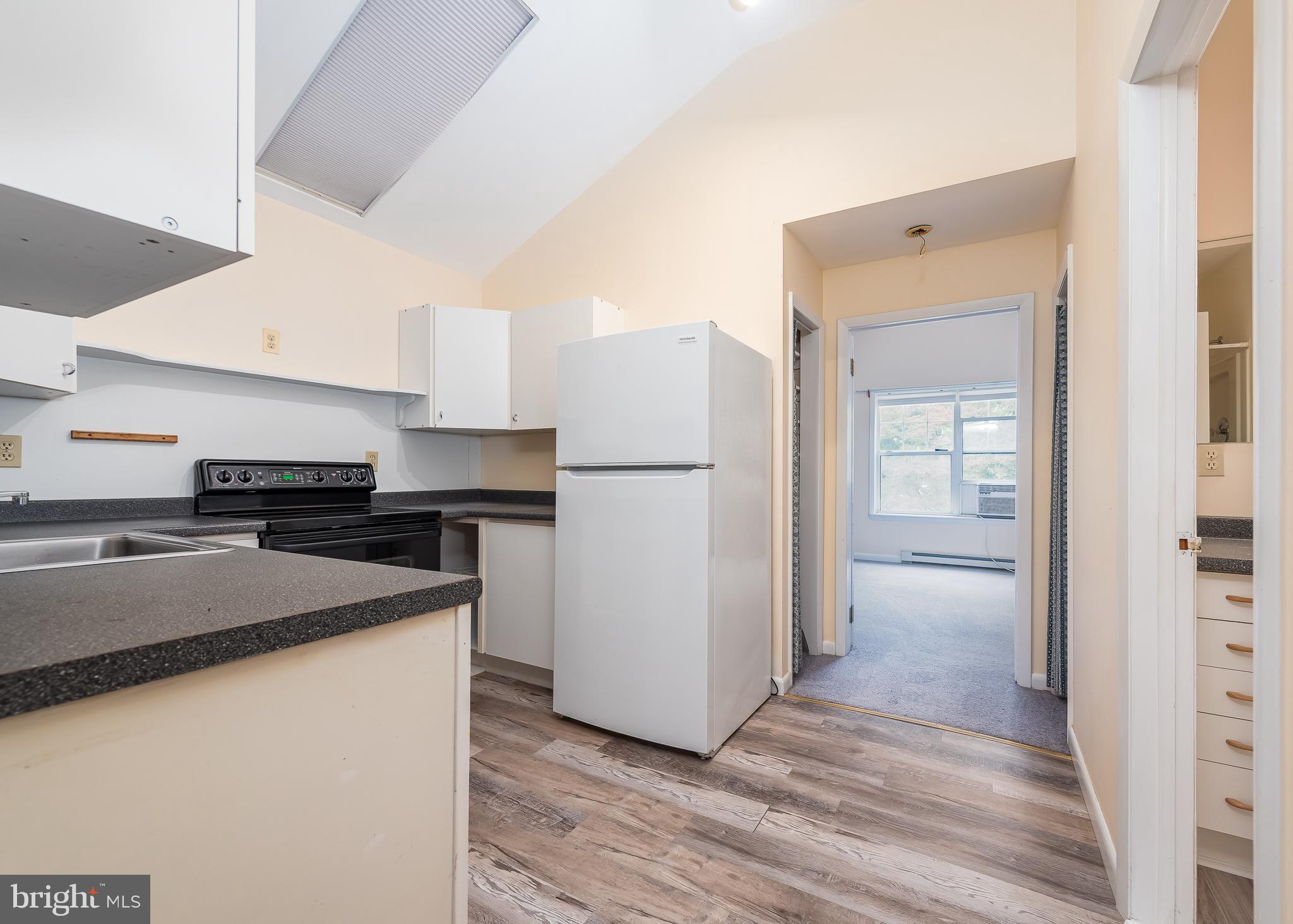 1300 Parrs Ridge Drive Spencerville, MD 20868 - Photo 44 of 73 Apartment kitchen
