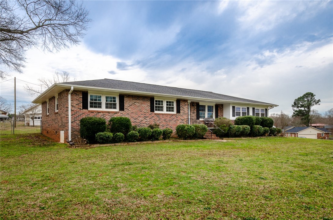 133 Wilson Road Anderson, SC 29625 - Photo 2 of 28