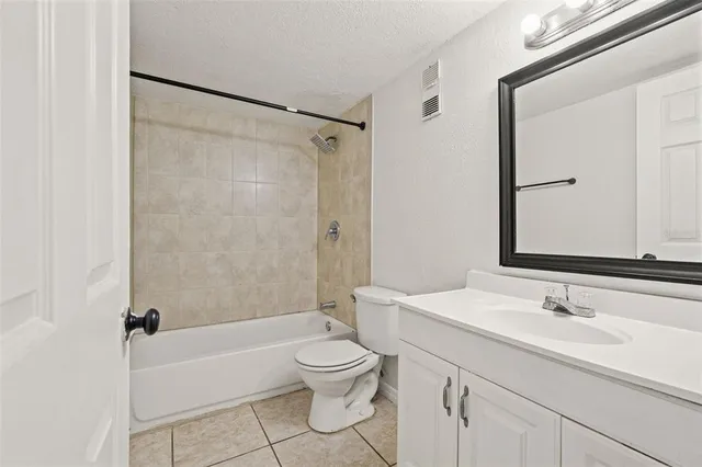 $140,000 | 14415 Americana Circle, Unit 104, Tampa, FL 33613