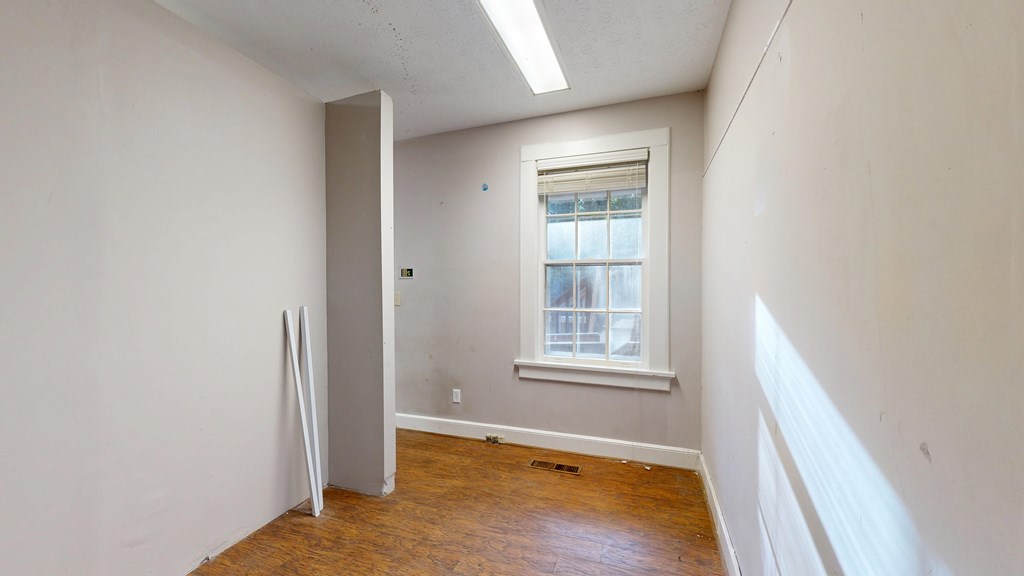 1237 Peacock Avenue Columbus, GA 31906 - Photo 27 of 52 an empty room with windows