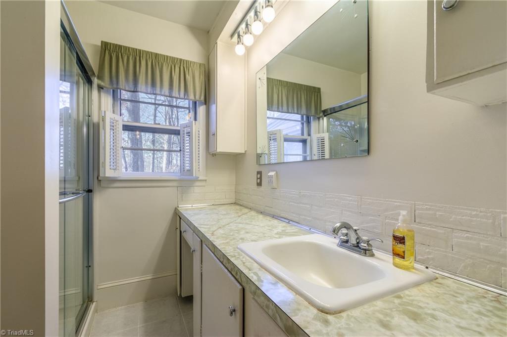 910 Crowder Road Madison, NC 27025 - Photo 7 of 32