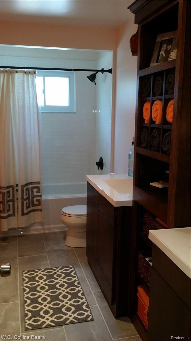 2476 Maplecrest Road Sterling Heights, MI 48310 - Photo 5 of 9 Full Bathroom