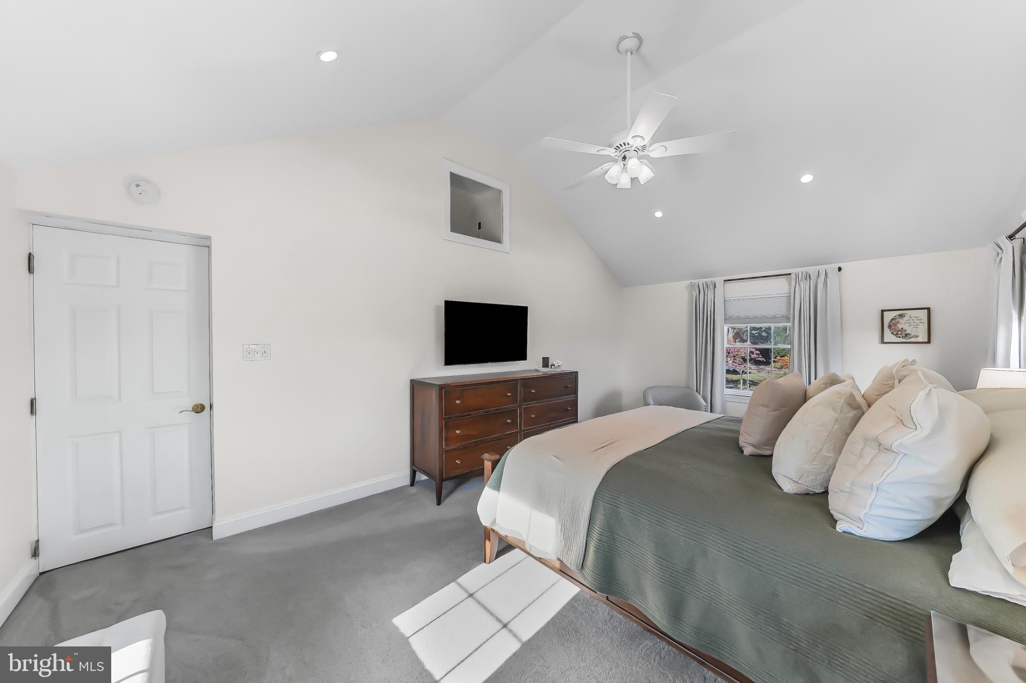 565 Kirk Road Springfield, PA 19064 - Photo 19 of 41 a bedroom with a large bed and a tv