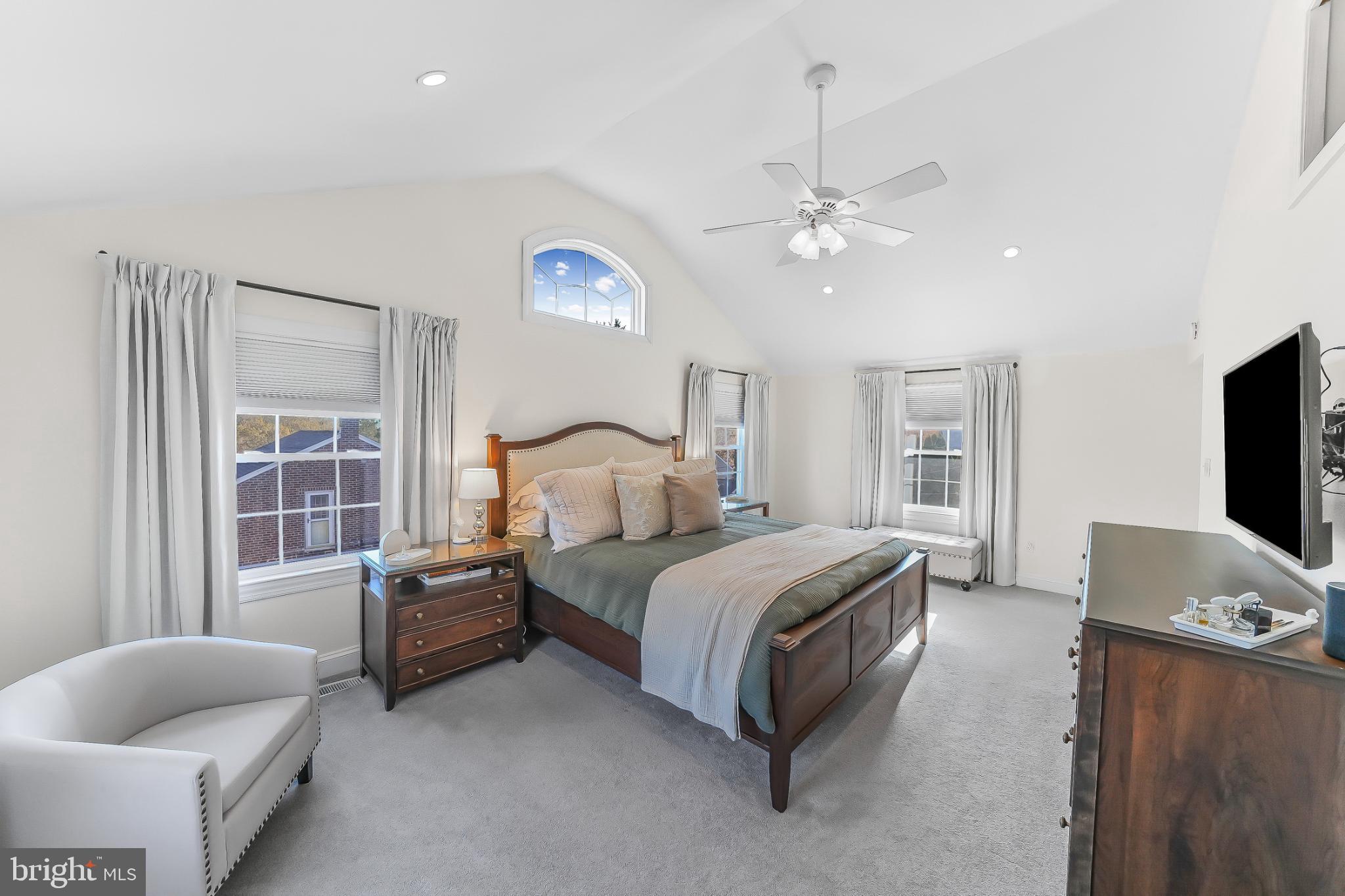 565 Kirk Road Springfield, PA 19064 - Photo 20 of 41 a bedroom with bed and window