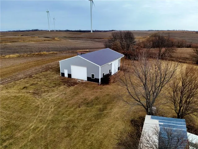 $345,000 | 18994 State Yy Highway, Burlington Junction, MO 64428