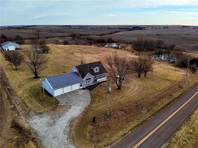 $345,000 | 18994 State Yy Highway, Burlington Junction, MO 64428