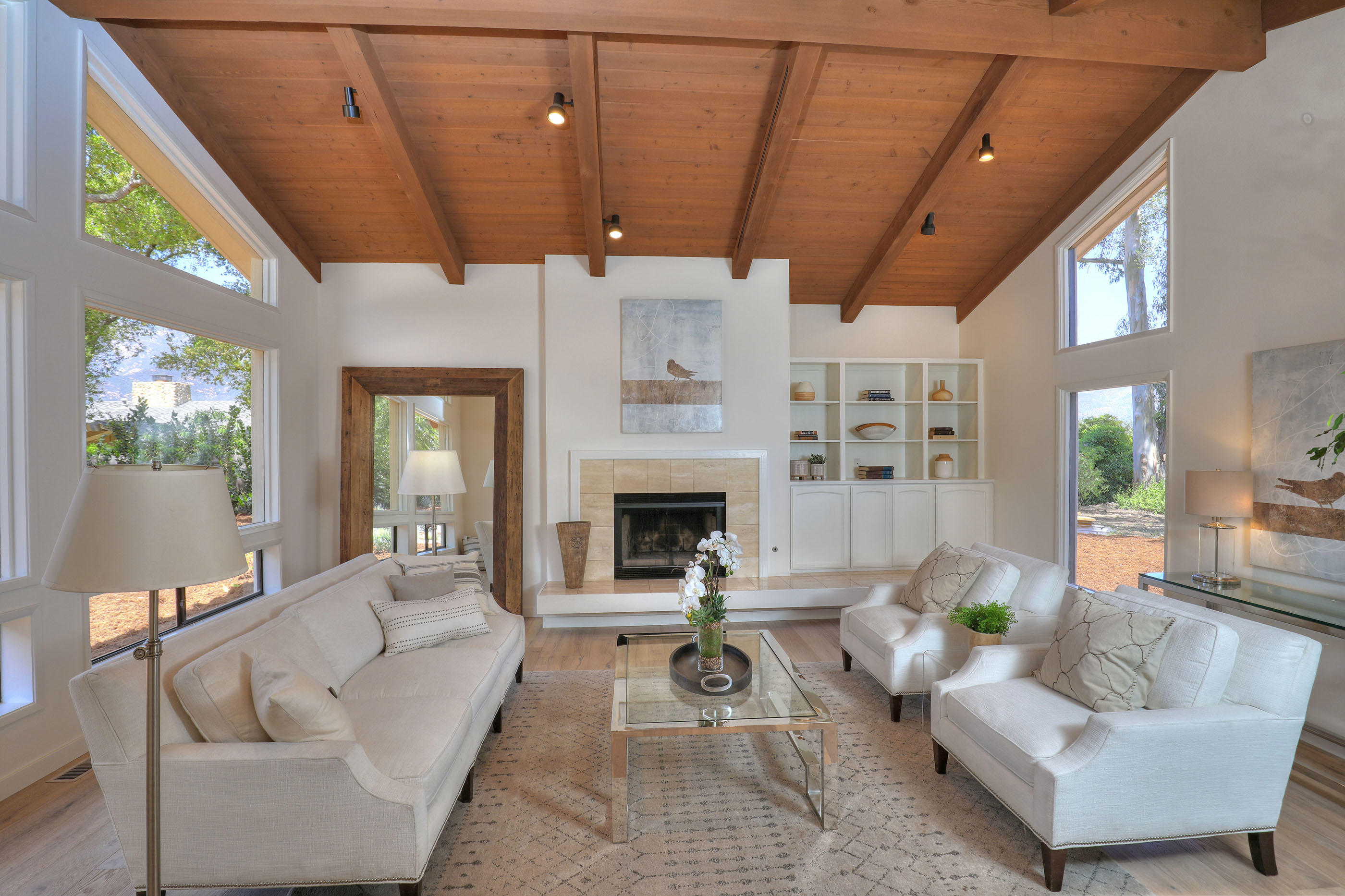 1674 Franceschi Road Santa Barbara, CA 93103 - Photo 5 of 25 Living Room