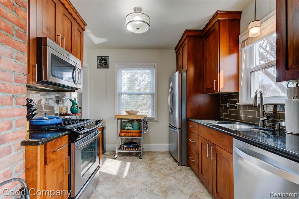 74 Devonshire Road Pleasant Ridge, MI 48069 - Photo 12 of 41