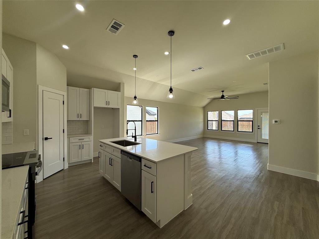 209 Reliance Road Godley, TX 76044 - Photo 5 of 19 Gallery Image 5