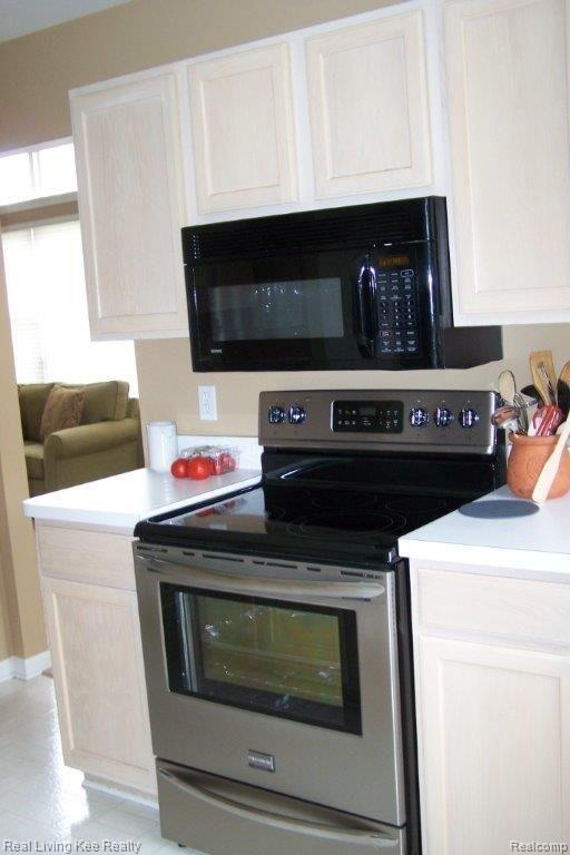 3662 Briarbrooke Lane Rochester, MI 48306 - Photo 9 of 20 007.jpg