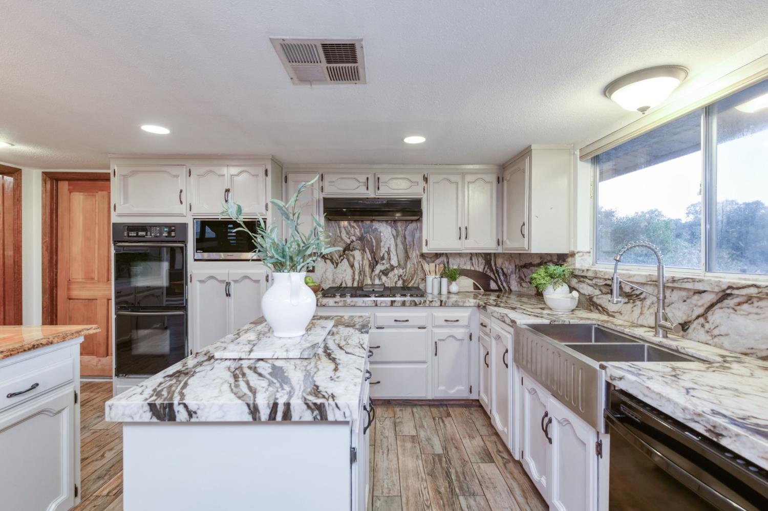 18155 Tollhouse Road Clovis, CA 93619 - Photo 15 of 83