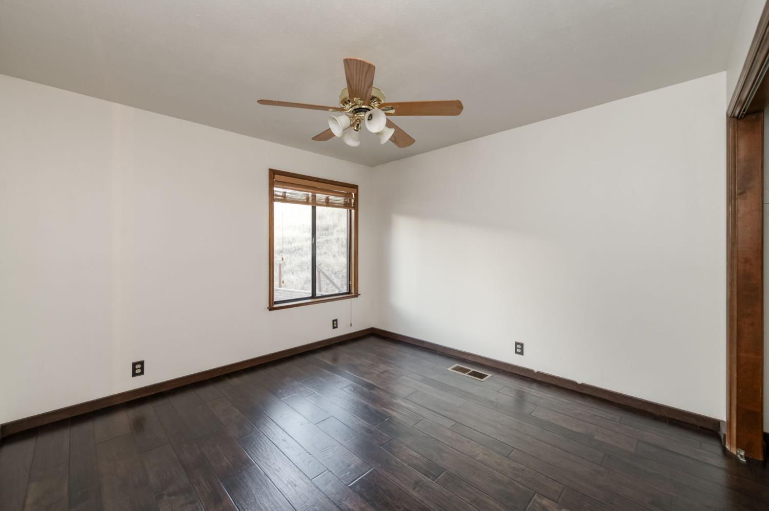 18155 Tollhouse Road Clovis, CA 93619 - Photo 20 of 83