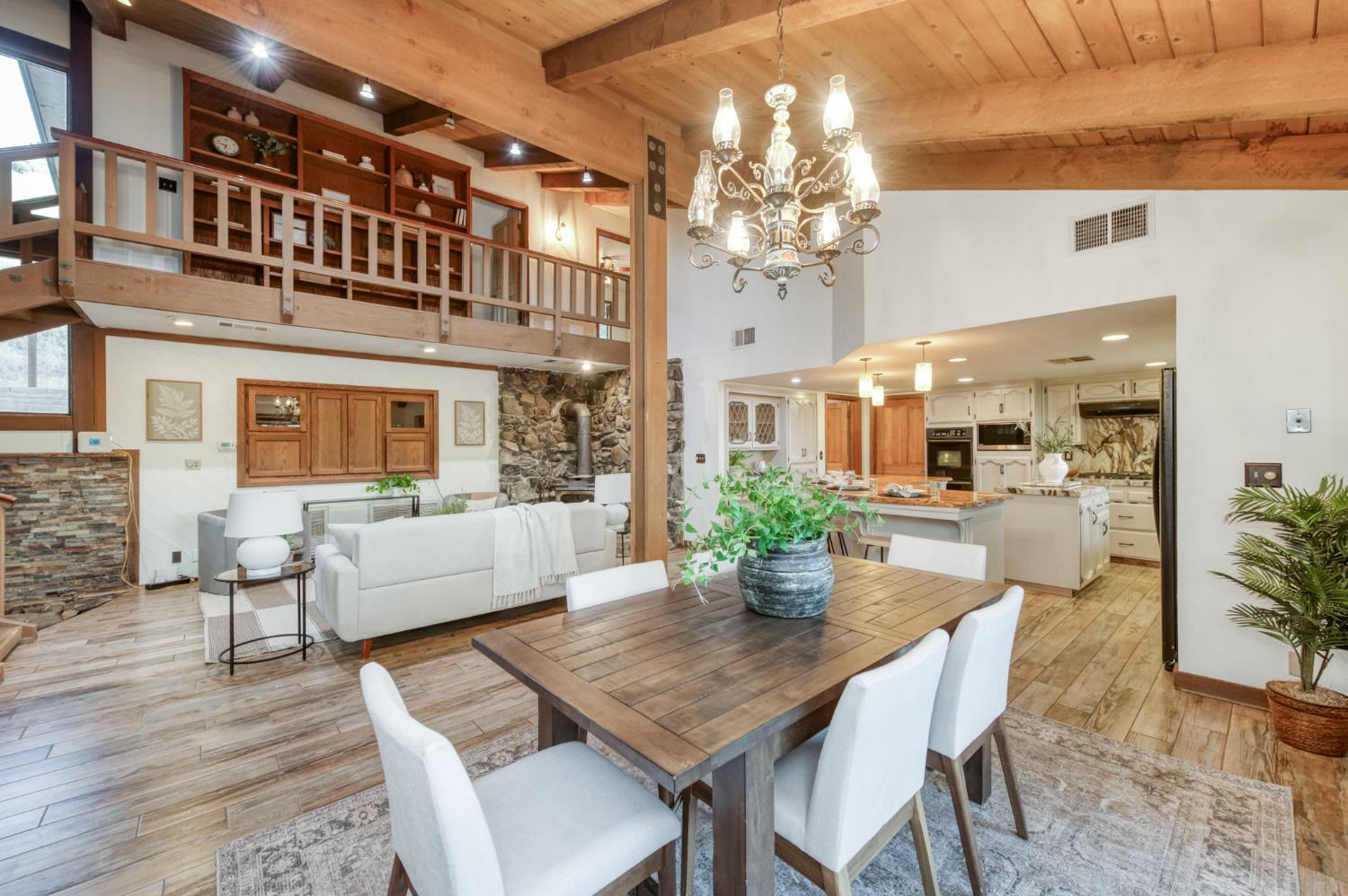 18155 Tollhouse Road Clovis, CA 93619 - Photo 2 of 83