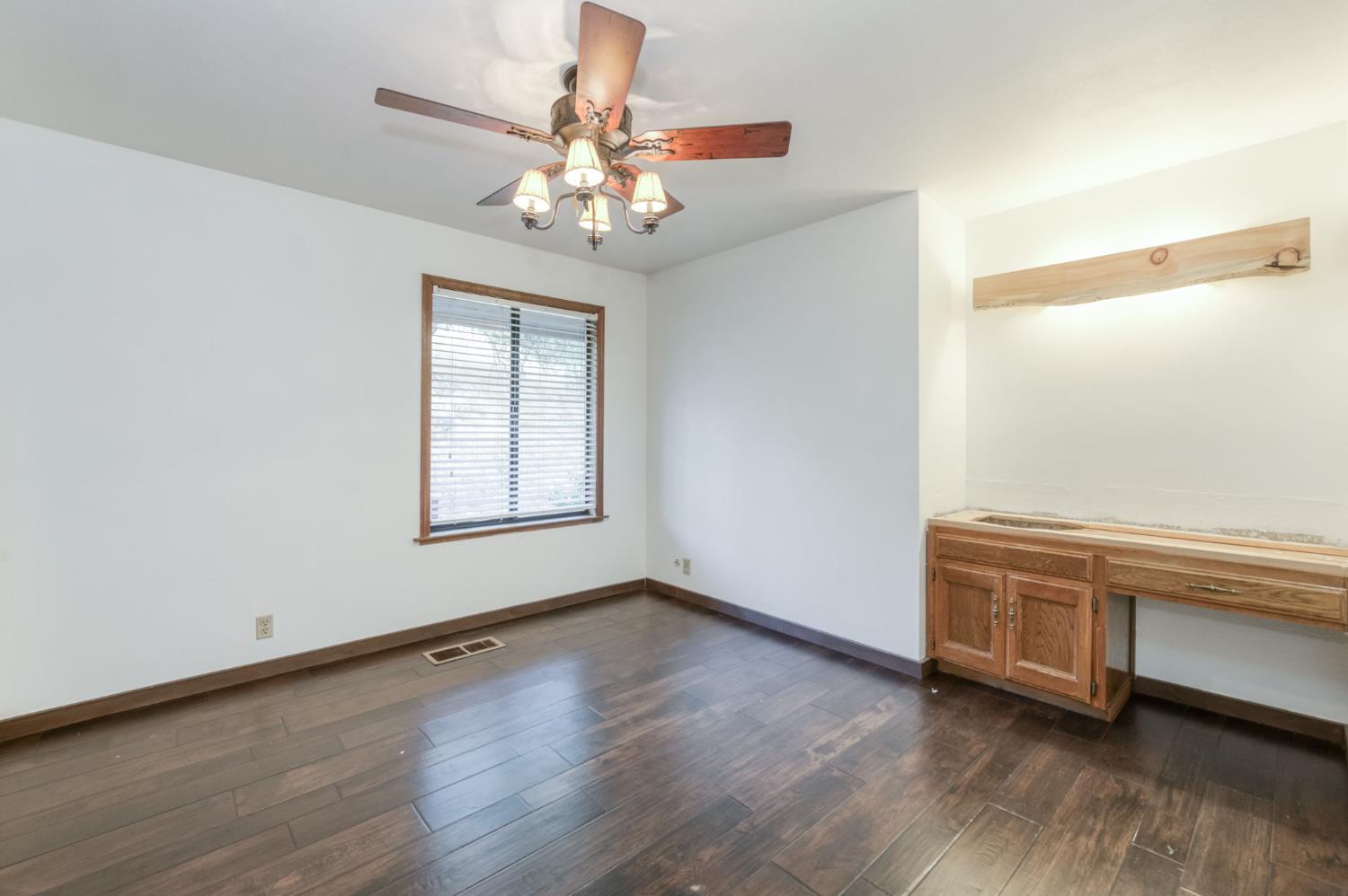 18155 Tollhouse Road Clovis, CA 93619 - Photo 22 of 83