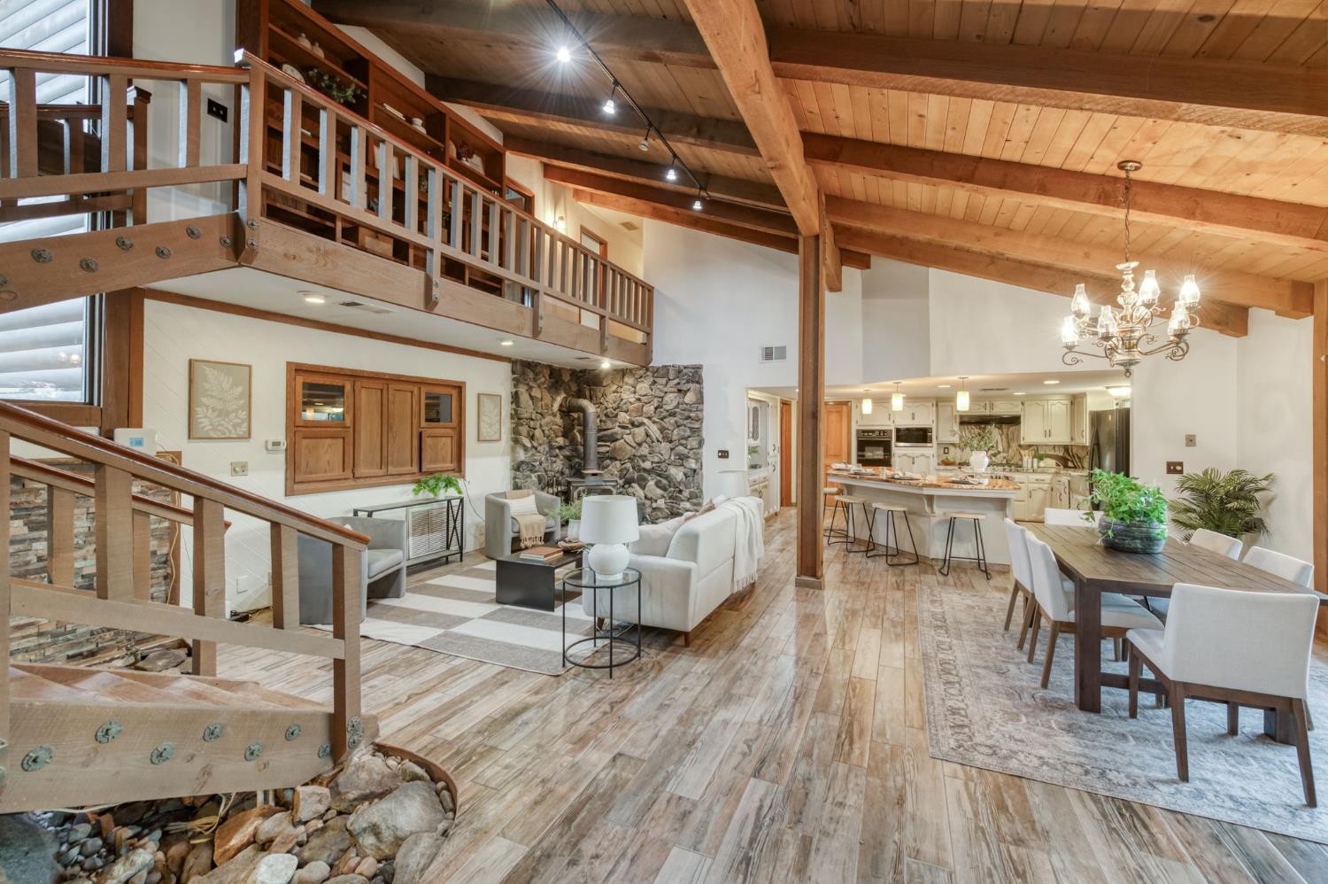 18155 Tollhouse Road Clovis, CA 93619 - Photo 3 of 83