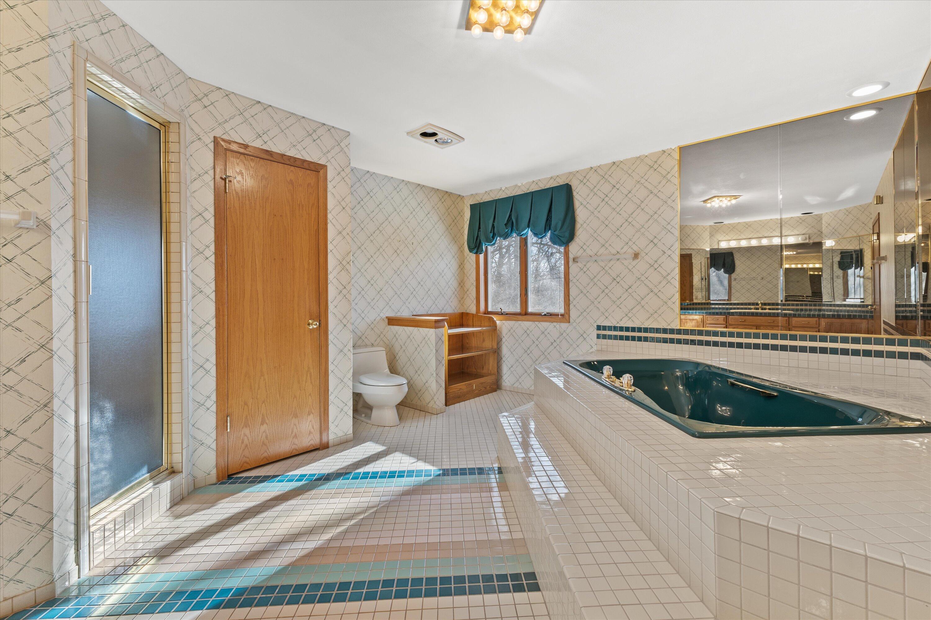 301 West Ravine Baye Road Bayside, WI 53217 - Photo 53 of 86 Primary En Suite