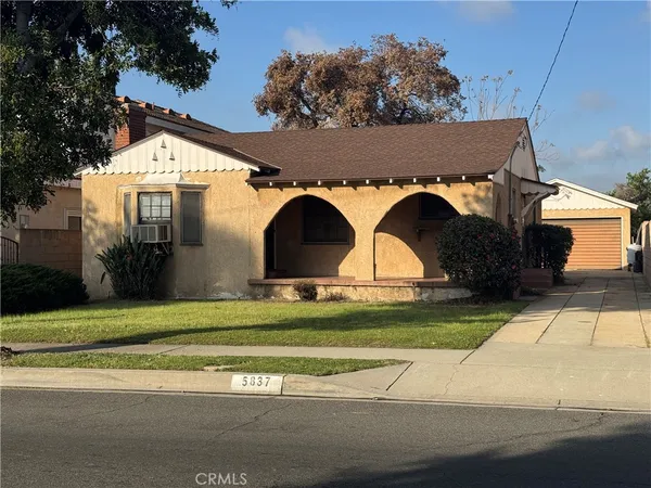 a view of a house with a yard and garage