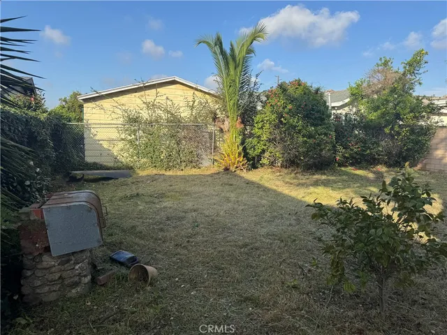 a view of backyard with outdoor and entertaining space