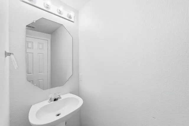 $2,100 | 1430 Sir Thopas Trail, Austin, TX 78748