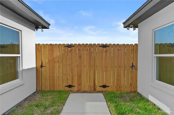 $1,450 | 2008 Selena Street, Unit 3, Mission, TX 78572