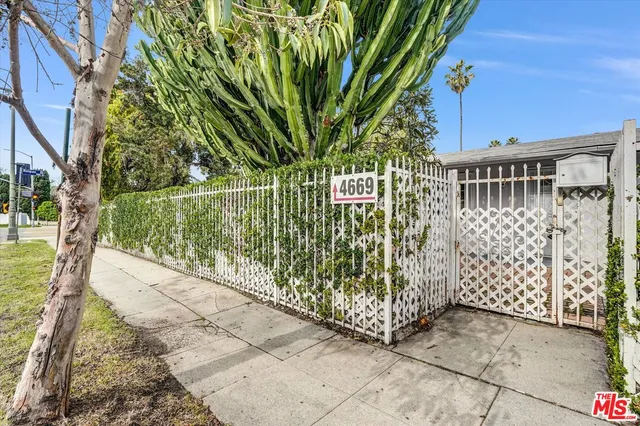 $2,349,000 | 4669 West Olympic Boulevard, Los Angeles, CA 90019