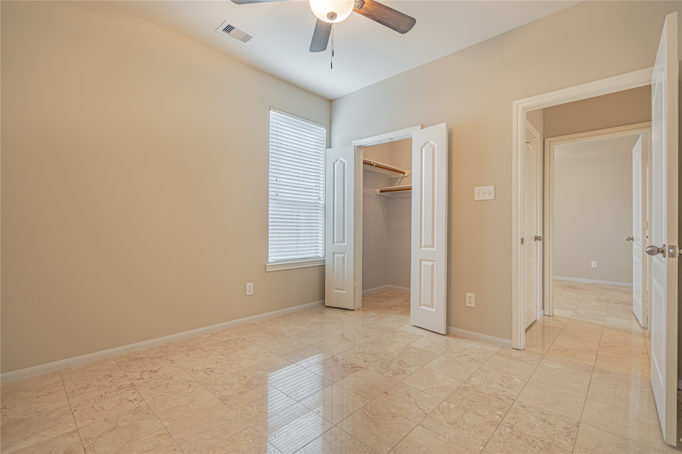 28514 Lockeridge Springs Drive Spring, TX 77386 - Photo 27 of 35 an empty room with a ceiling fan and a shower