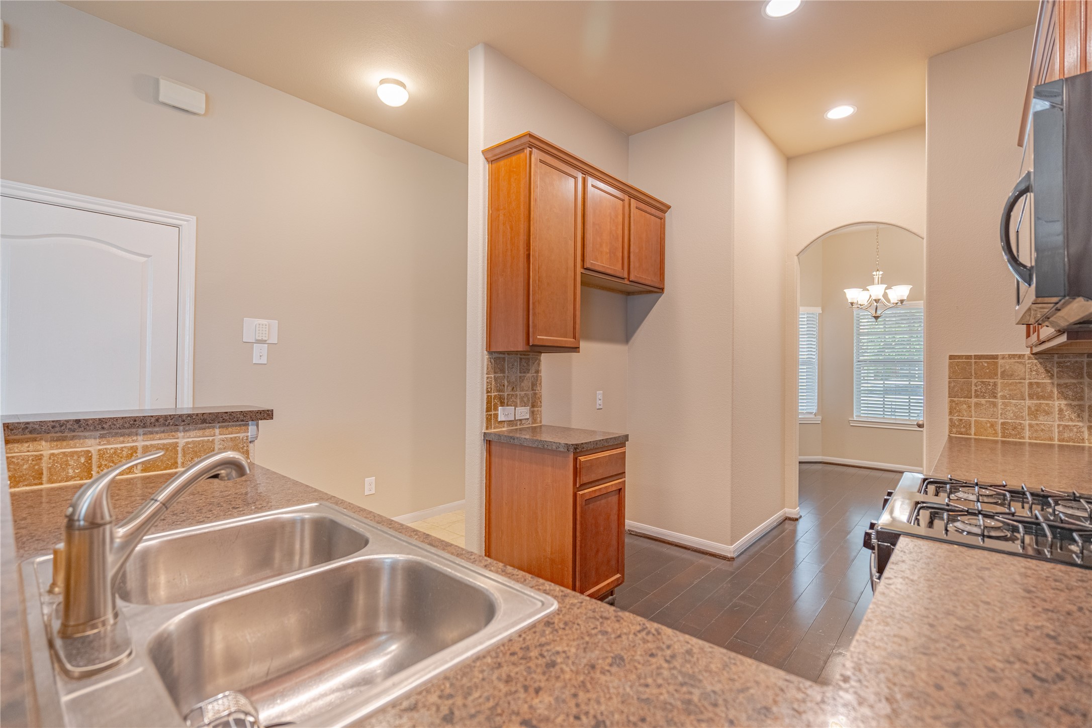 28514 Lockeridge Springs Drive Spring, TX 77386 - Photo 7 of 35 a bathroom with a tub sink and mirror