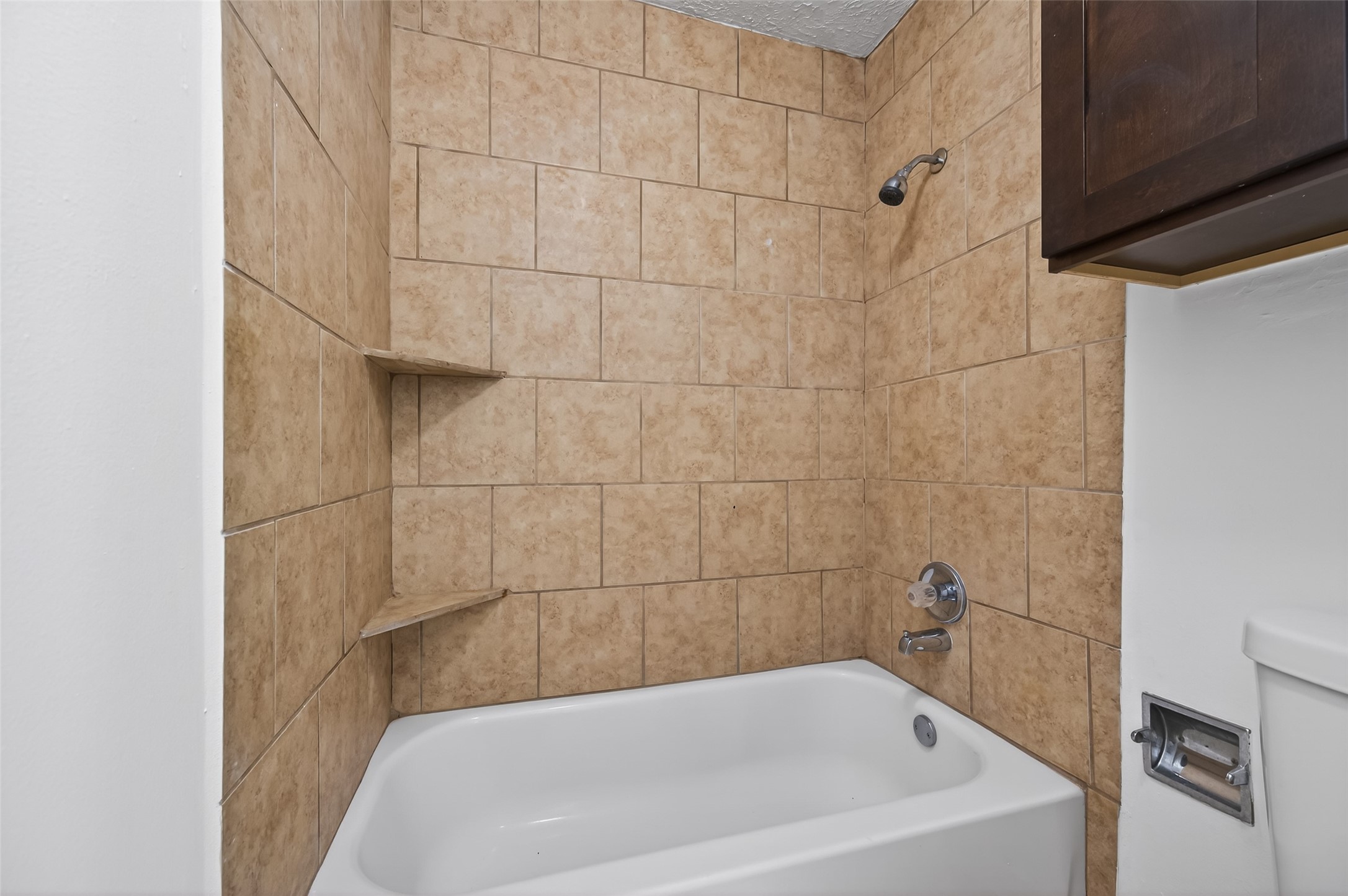 2603 Shady Bayou Lane Spring, TX 77373 - Photo 37 of 43 a bathroom with a bathtub