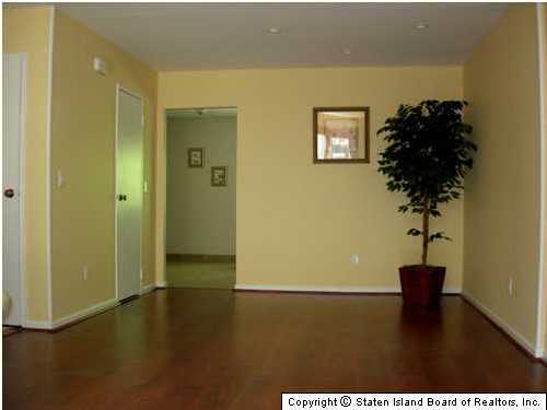 37 Devon Loop, Unit A Staten Island, NY 10314 - Photo 3 of 5 Additional Photo