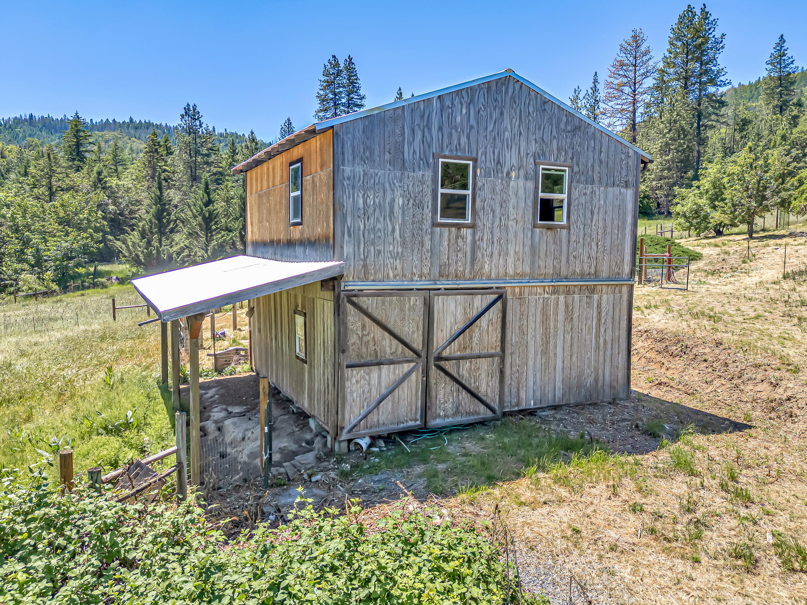 4780 Andrews Road Medford, OR 97501 - Photo 4 of 47 Barn