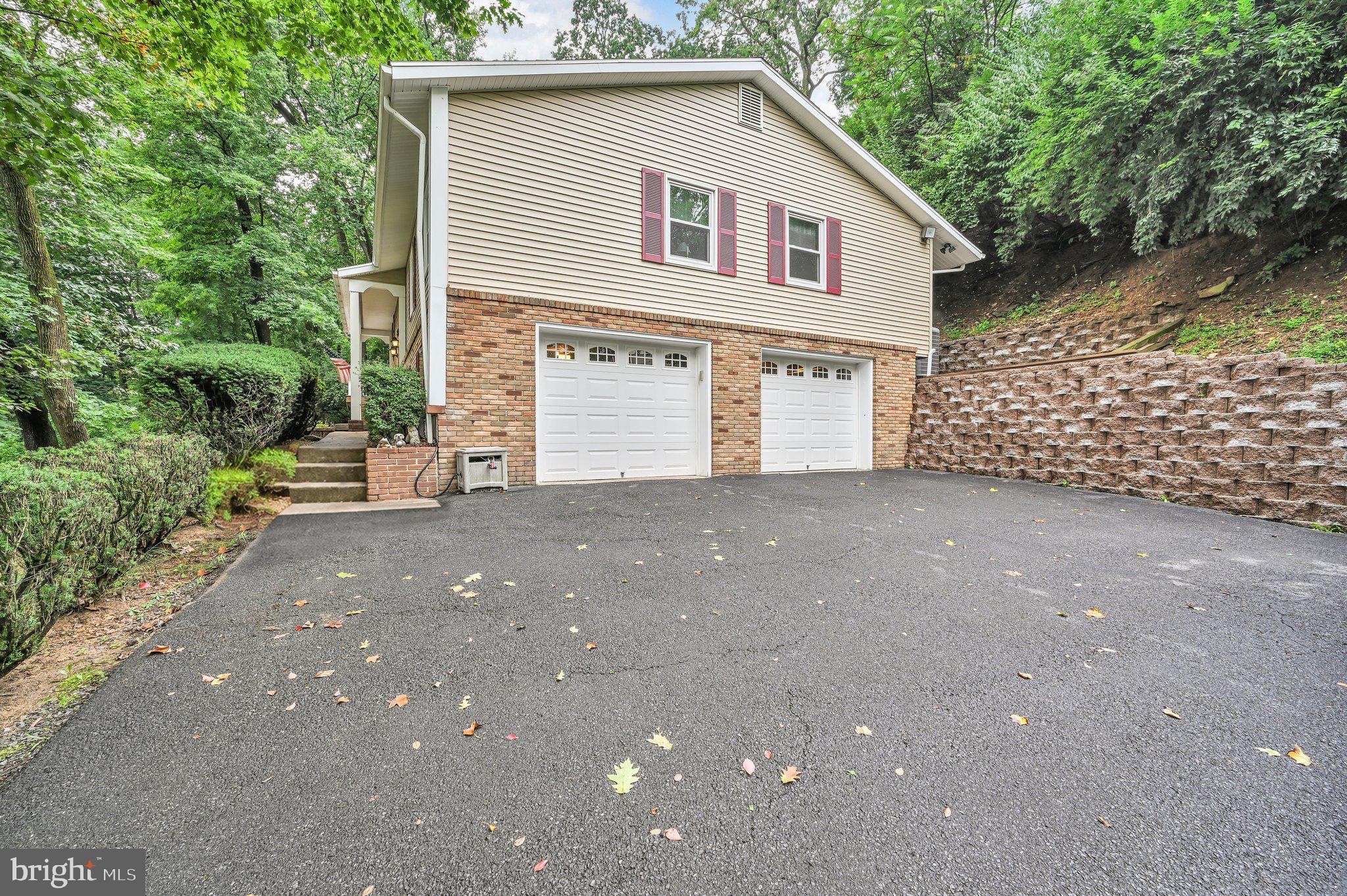 404 Hill Circle Reading, PA 19607 - Photo 2 of 34 Exterior Front