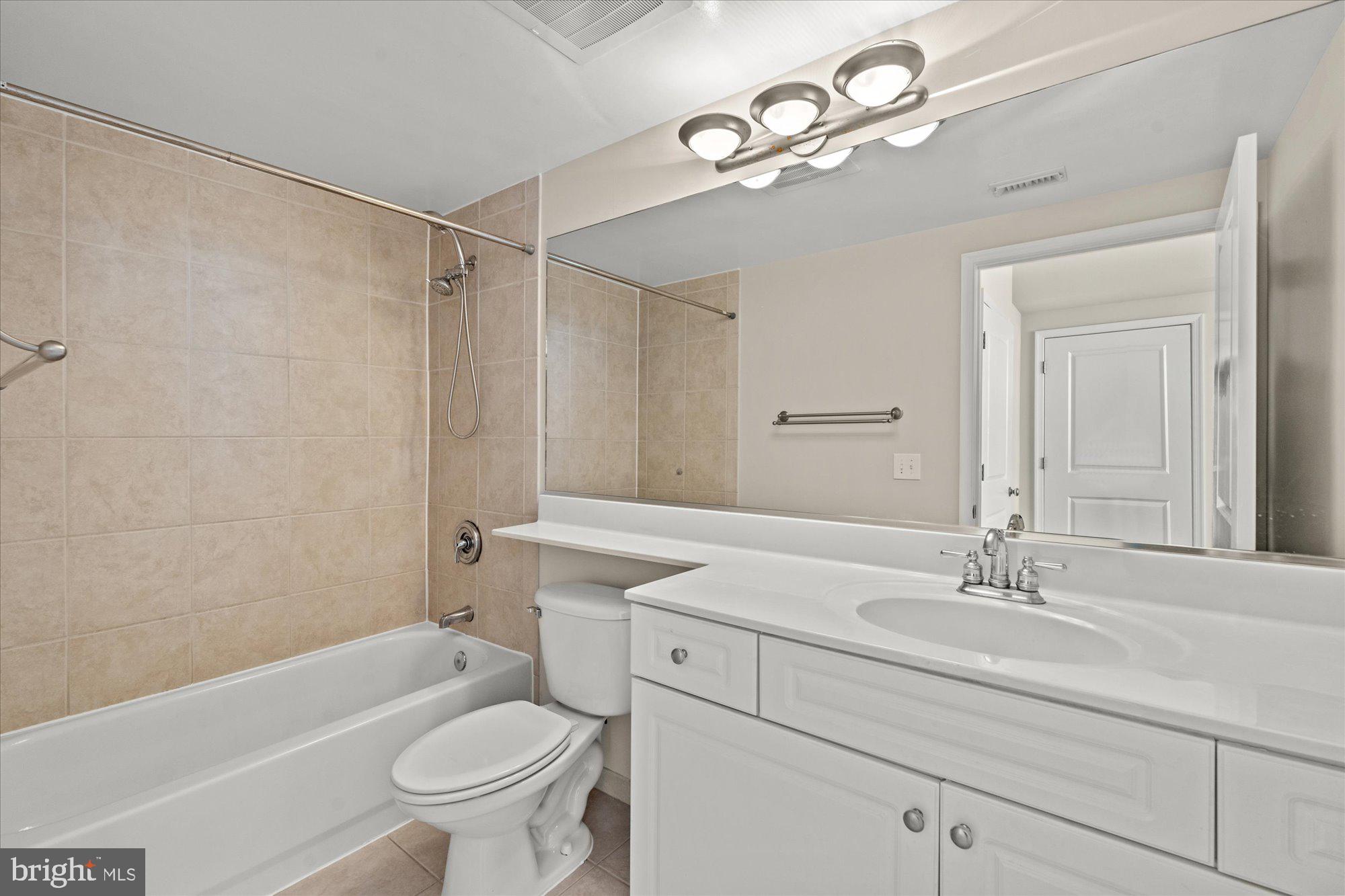851 North Glebe Road, Unit 1611 Arlington, VA 22203 - Photo 14 of 31