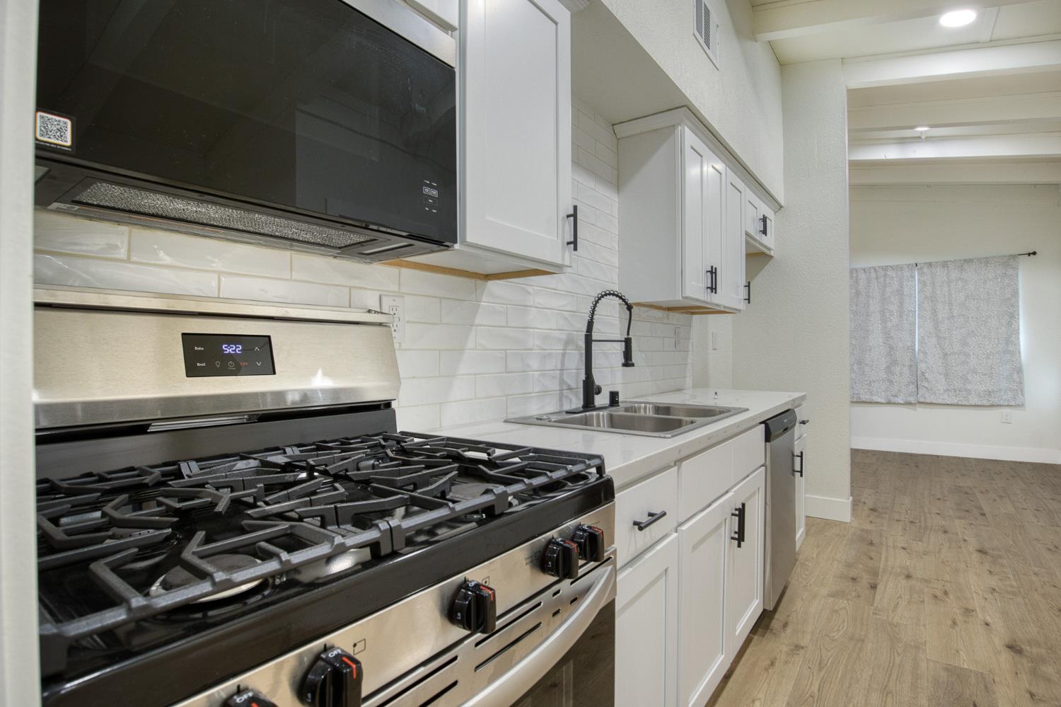 2323 Del Rio Drive Stockton, CA 95204 - Photo 9 of 20