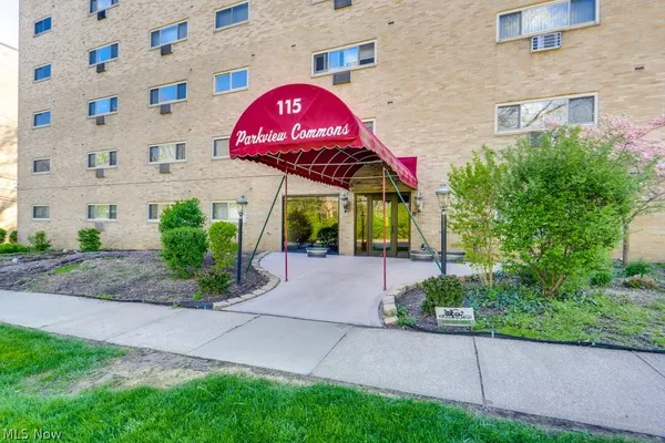 $85,000 | 115 South Rocky River Drive, Unit 303, Berea, OH 44017