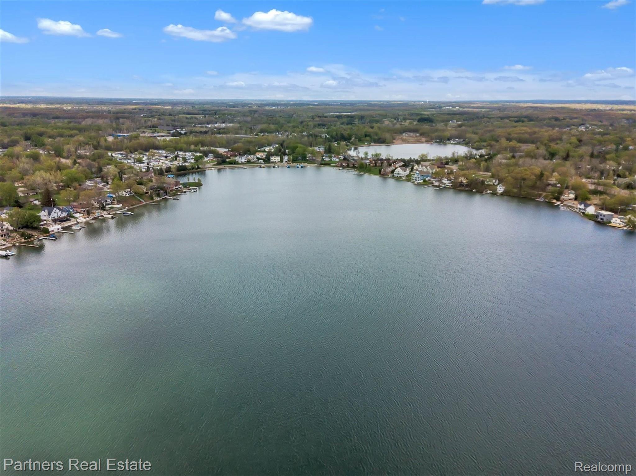 2465 Ruth Drive Fenton, MI 48430 - Photo 37 of 44 39-2465 Ruth Dr-WindowStill-Real-Estate-Photography-39.jpg