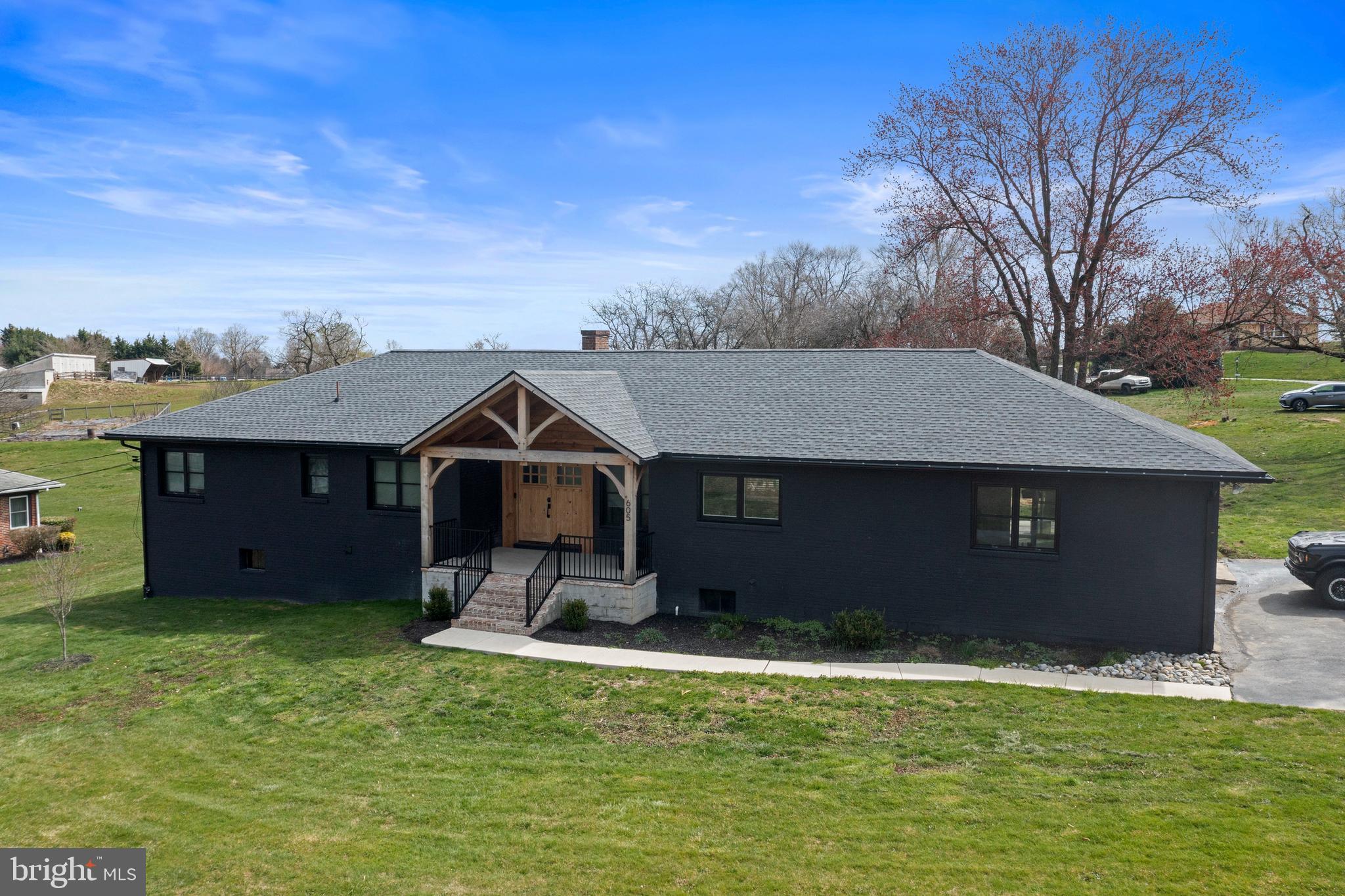 605 Hillendale Road Avondale, PA 19311 - Photo 5 of 59