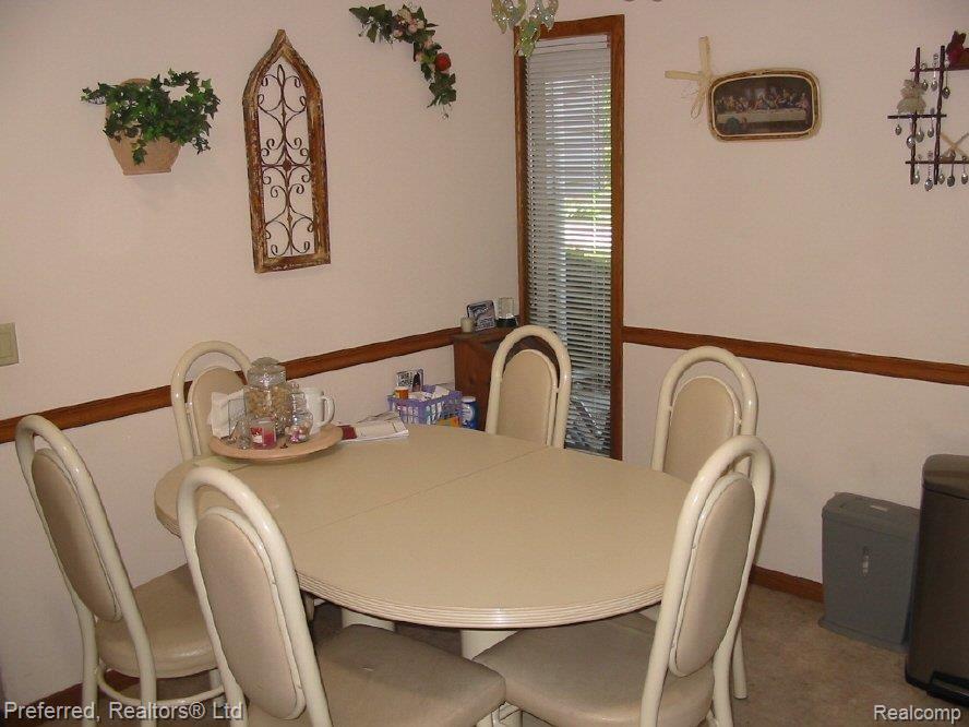Dining Area.jpg