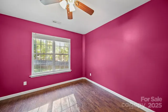 a view of empty room with window