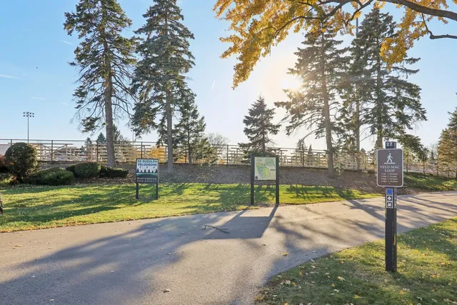 $1,225,000 | 1443 Woodhill Drive, Northbrook, IL 60062