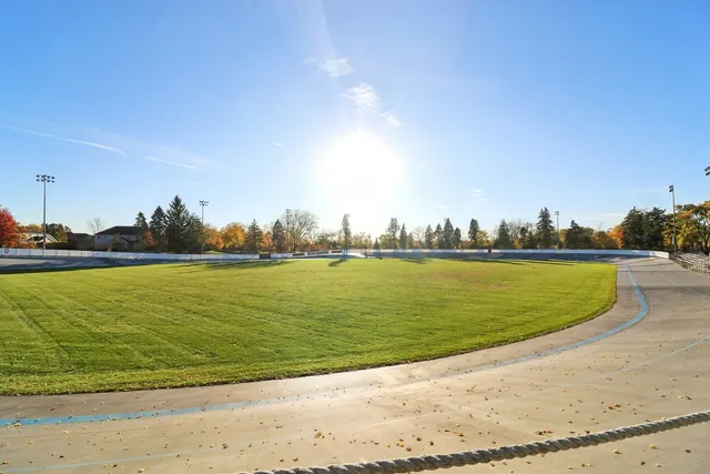 $1,225,000 | 1443 Woodhill Drive, Northbrook, IL 60062