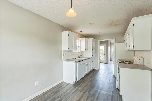 $364,900 | 1010 North Clinton Street, Olathe, KS 66061