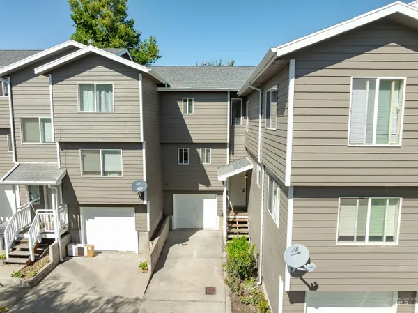 $300,000 | 562 Deer Meadow Court, Unit 2, Moscow, ID 83843