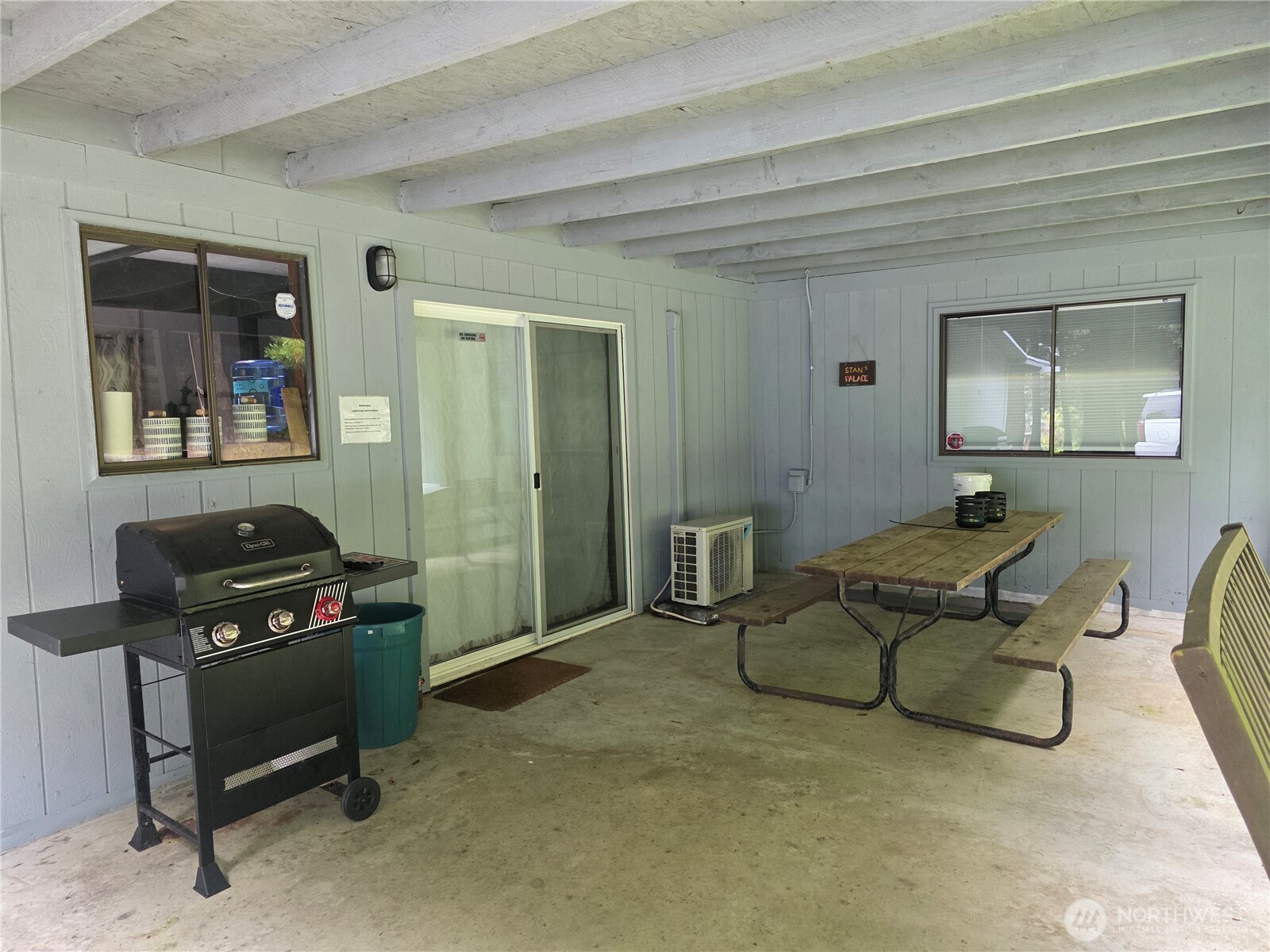 540 Nichols Road Clallam Bay, WA 98326 - Photo 16 of 25 a living room with furniture