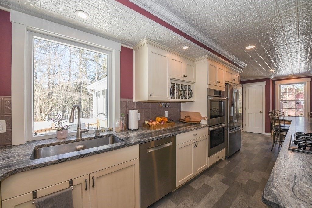 29 Nashua Road Groton, MA 01450 - Photo 3 of 30 Gallery Image 3