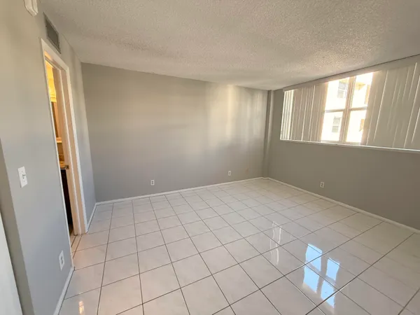 $3,000 | 2929 South Ocean Boulevard, Unit 406, Boca Raton, FL 33432