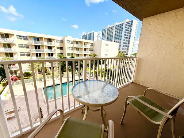 $3,000 | 2929 South Ocean Boulevard, Unit 406, Boca Raton, FL 33432
